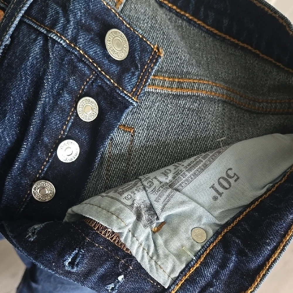 501 Levi's Classic Indigo Jeans